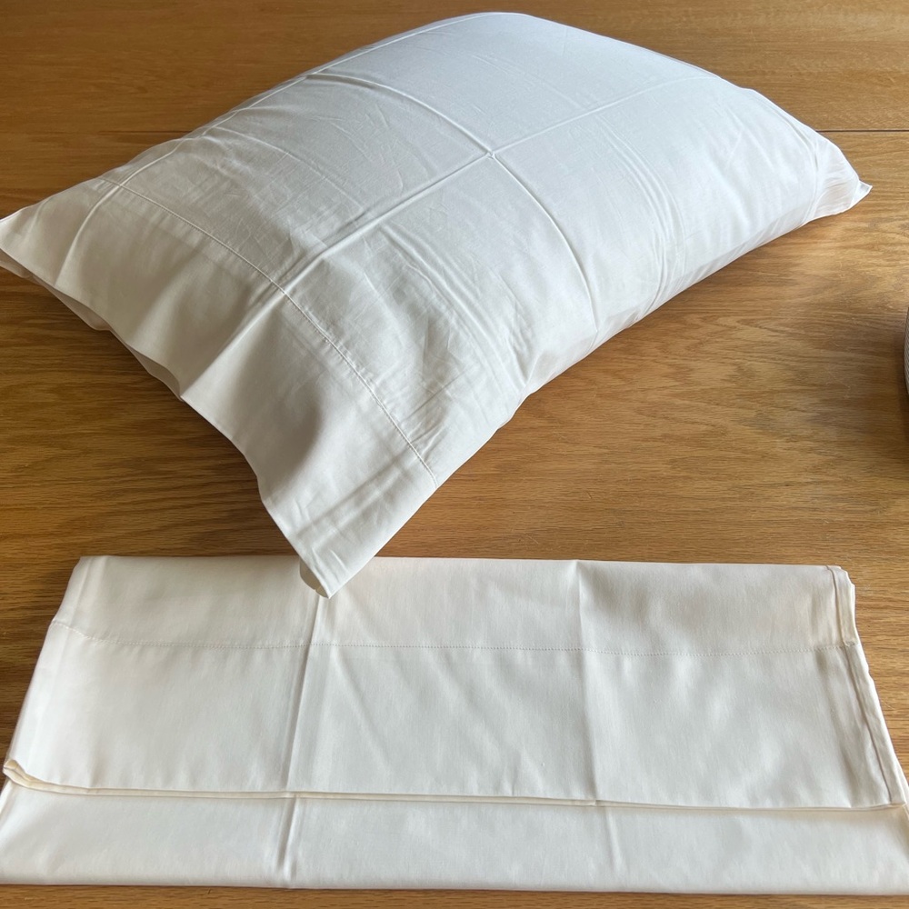Organic cotton sateen pair of pillow cases